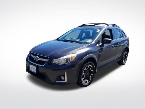 Used 2017 Subaru Crosstrek 2.0i Premium image 3