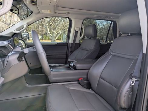 Certified 2025 Ford Expedition Active image 19