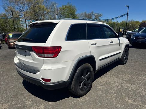 Used 2011 Jeep Grand Cherokee Laredo AWD/4WD image 9