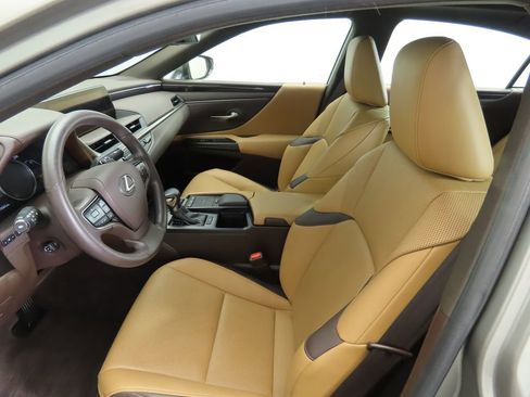 Used 2019 Lexus ES 350 w/ Premium Package image 18