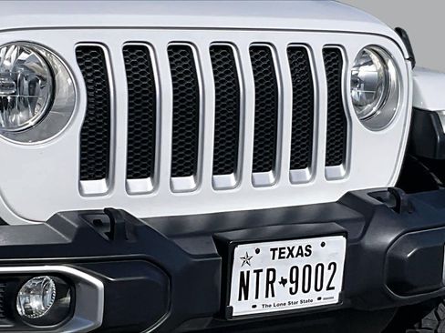 Used 2018 Jeep Wrangler Unlimited Sahara AWD/4WD image 26