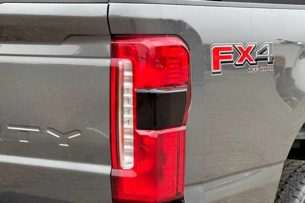 Used 2023 Ford F250 Lariat w/ Lariat Ultimate Package AWD/4WD image 34