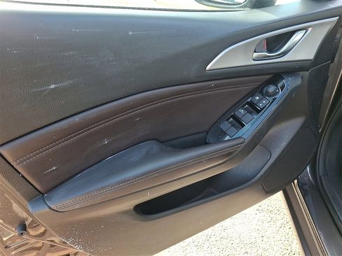 Used 2018 MAZDA MAZDA3 Touring image 13