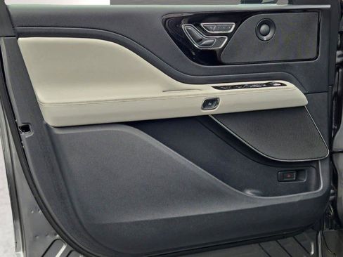 Used 2025 Lincoln Aviator Reserve w/ Illumination Package image 21