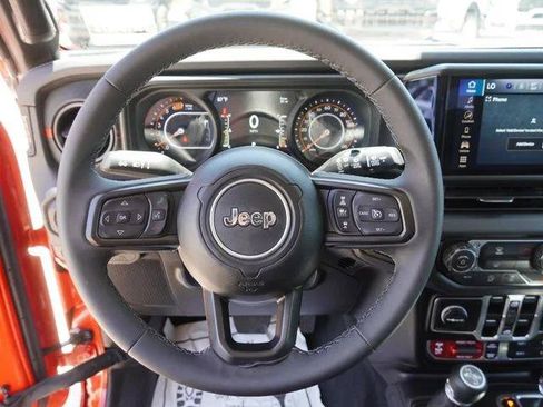 Used 2026 Jeep Wrangler Unlimited Rubicon AWD/4WD image 25