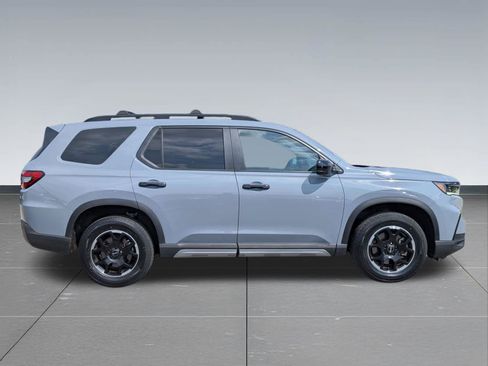 Used 2025 Honda Pilot TrailSport image 6