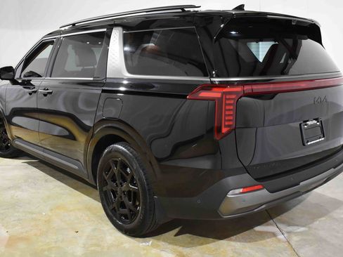 Used 2025 Kia Carnival SX Prestige image 7