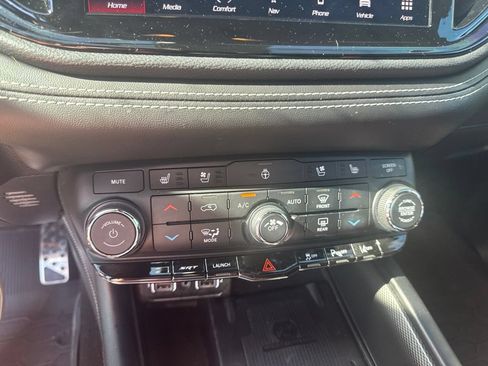Used 2022 Dodge Durango SRT w/ Technology Group AWD/4WD image 12