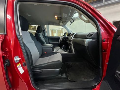 Used 2014 Toyota 4Runner SR5 AWD/4WD image 30