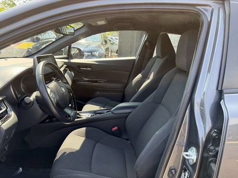 Used 2019 Toyota C-HR XLE FWD image 11