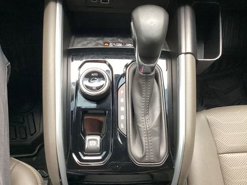 Used 2024 Chevrolet Colorado ZR2 w/ ZR2 Convenience Package III image 55