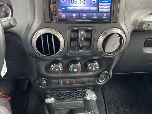 Used 2018 Jeep Wrangler Unlimited Sport S image 15