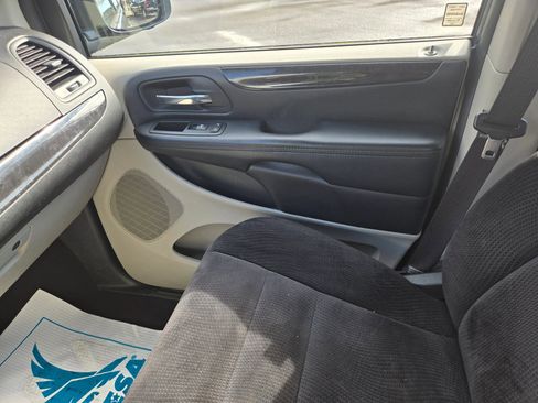 Used 2014 Dodge Grand Caravan American Value Package image 23