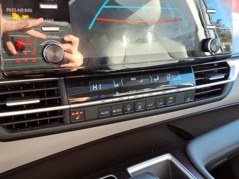 Certified 2024 Toyota Sienna XLE image 8