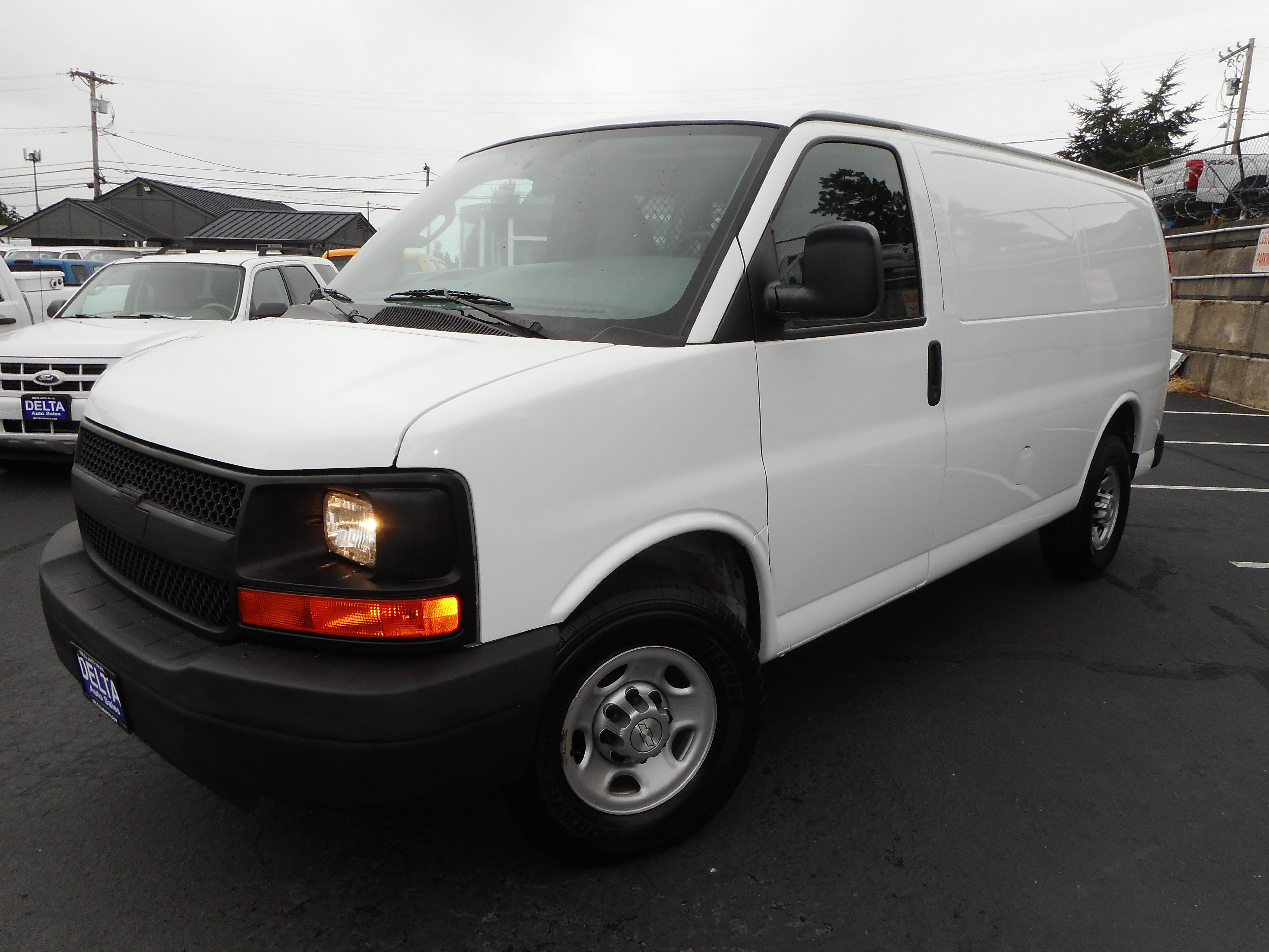 Used 2016 Chevrolet Express 2500 RWD image 3