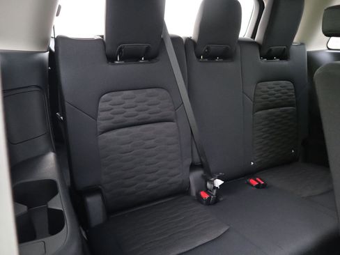 Used 2025 Nissan Pathfinder S image 45