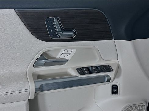 New 2026 Mercedes-Benz GLB 250 GLB 250 image 18