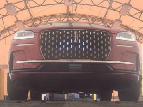 Used 2023 Lincoln Corsair Grand Touring w/ Equipment Group 302A image 3