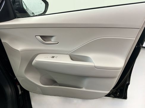 Used 2025 Hyundai Kona SEL image 32