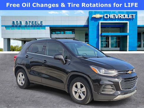 Used 2020 Chevrolet Trax LT w/ LT Convenience Package FWD image 1