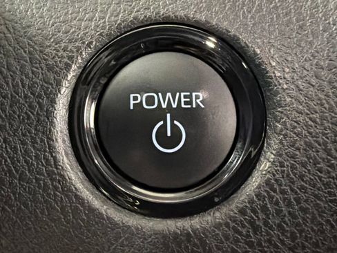 Used 2026 Toyota Camry Hybrid FWD image 30