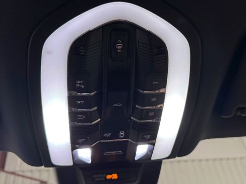 Used 2019 Porsche Macan S image 33