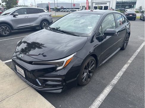 Used 2024 Toyota Corolla SE FWD image 2