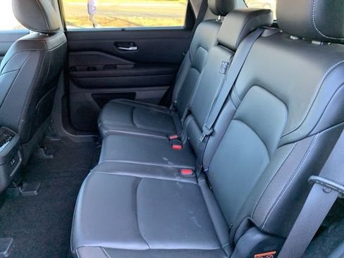 Used 2023 Nissan Pathfinder SL image 28