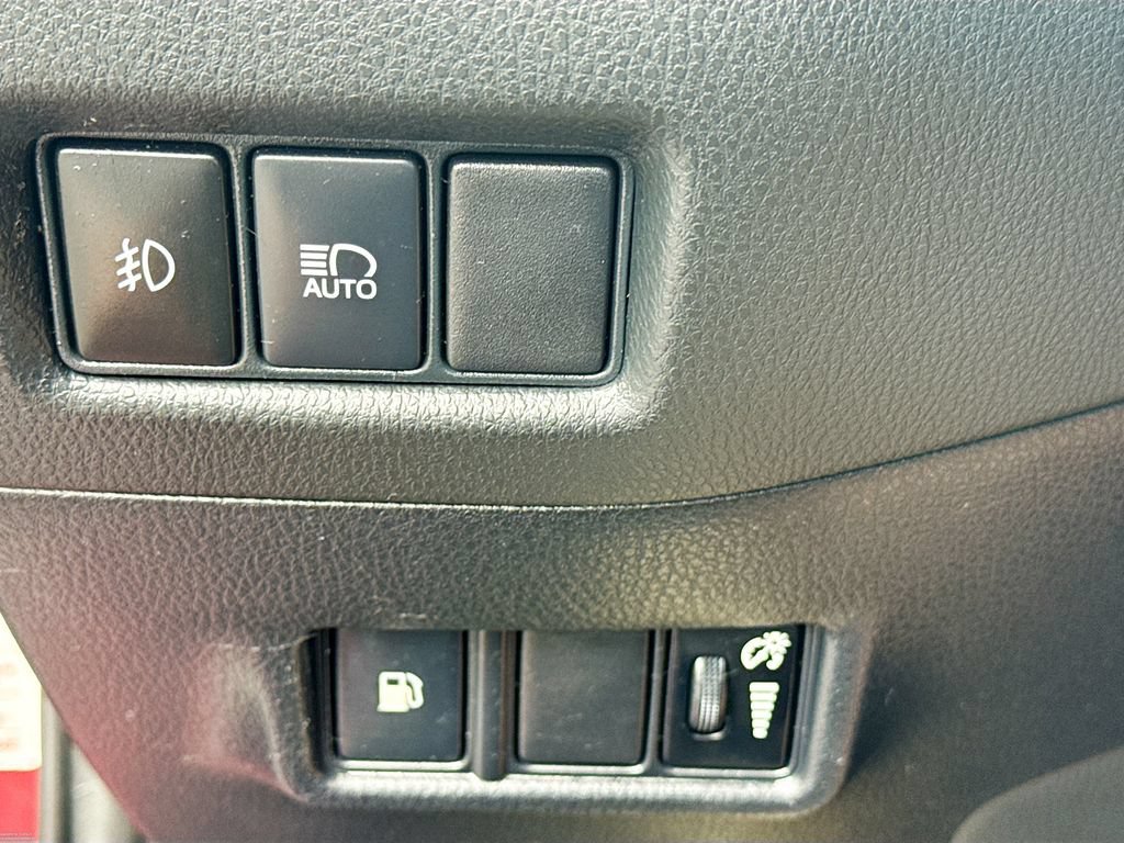 Used 2018 Toyota C-HR XLE FWD image 11