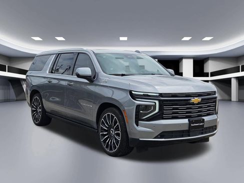 Used 2025 Chevrolet Suburban High Country AWD/4WD image 7