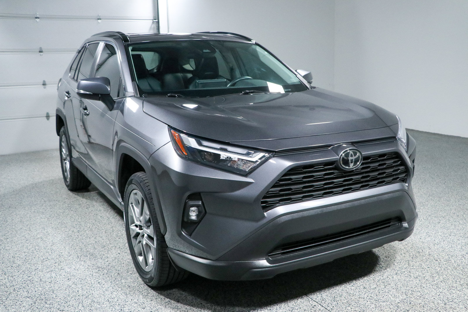 Used 2022 Toyota RAV4 XLE Premium FWD image 5
