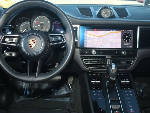Certified 2023 Porsche Macan image 6