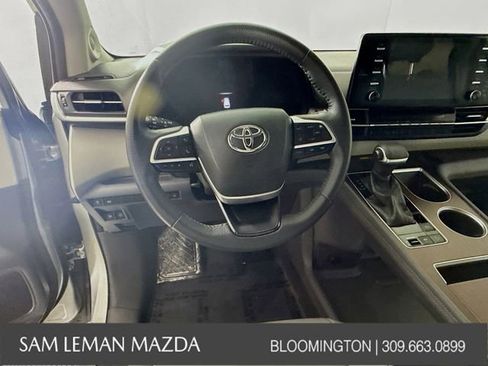 Used 2021 Toyota Sienna XLE w/ XLE Plus Package image 11