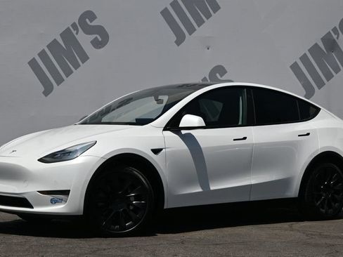 Used 2021 Tesla Model Y Long Range AWD/4WD image 1