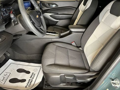 Used 2025 Chevrolet Trax LS w/ LS Convenience Package FWD image 20
