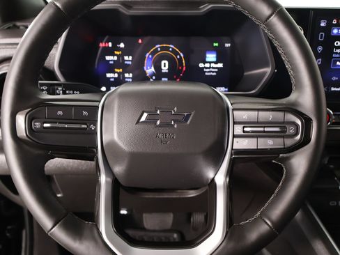 Used 2026 Chevrolet Colorado Trail Boss AWD/4WD image 3