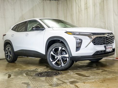 New 2026 Chevrolet Trax RS w/ Sunroof Package image 2