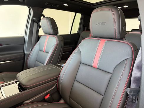 New 2027 Chevrolet Traverse RS w/ LPO, Floor Liner Package FWD image 37