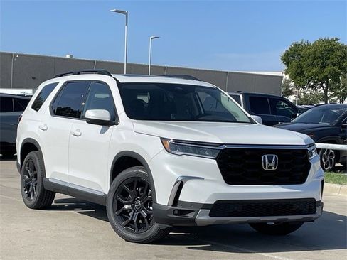 New 2025 Honda Pilot Touring image 2
