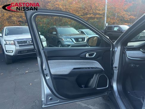 Used 2024 Jeep Compass Latitude image 37