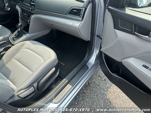 Used 2017 Hyundai Elantra SE FWD image 39