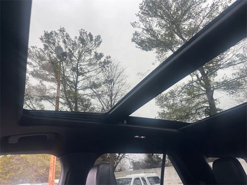 Used 2025 Ford Explorer ST image 24