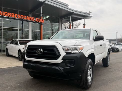 Used 2020 Toyota Tacoma SR image 3