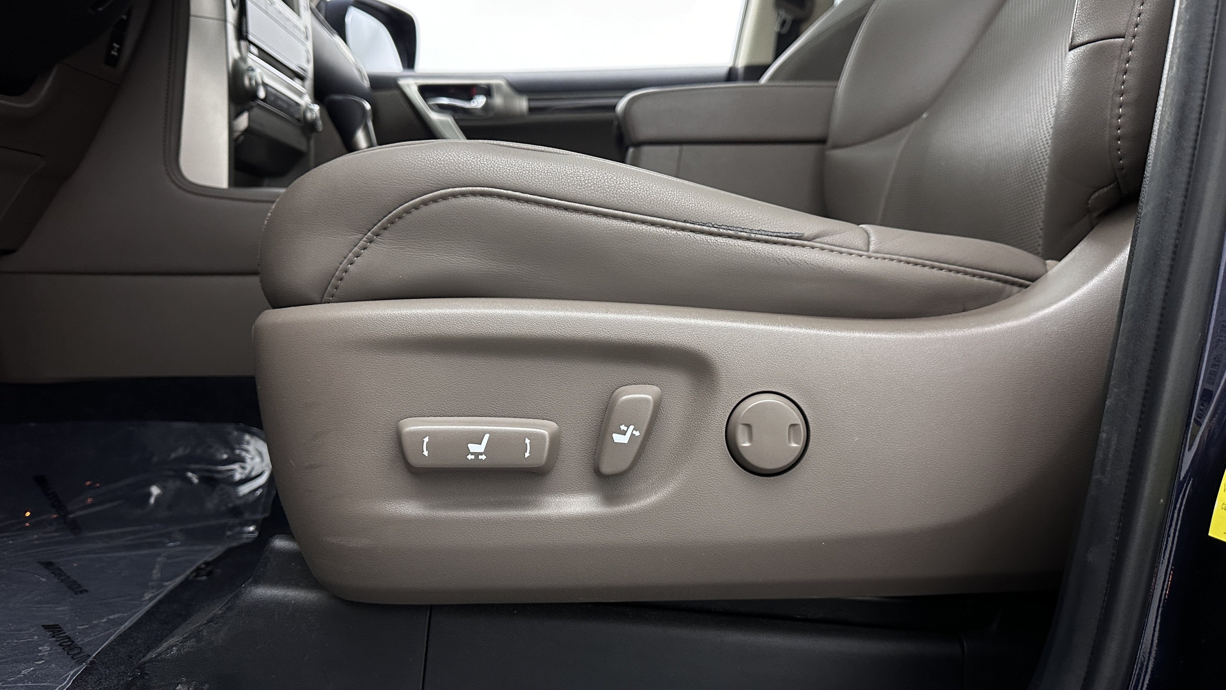 Used 2021 Lexus GX 460 Premium w/ Premium Package AWD/4WD image 14