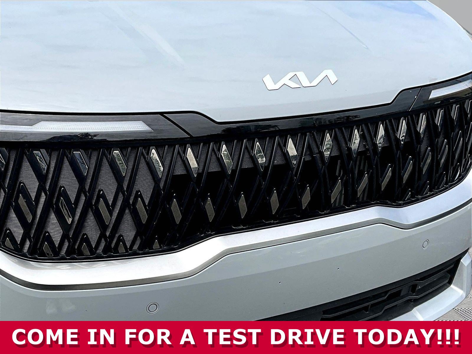 Used 2025 Kia Carnival EX FWD image 28
