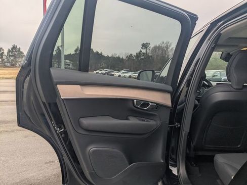 Used 2025 Volvo XC90 B6 Plus image 24