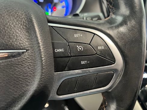 Used 2020 Chrysler Pacifica Touring-L image 54