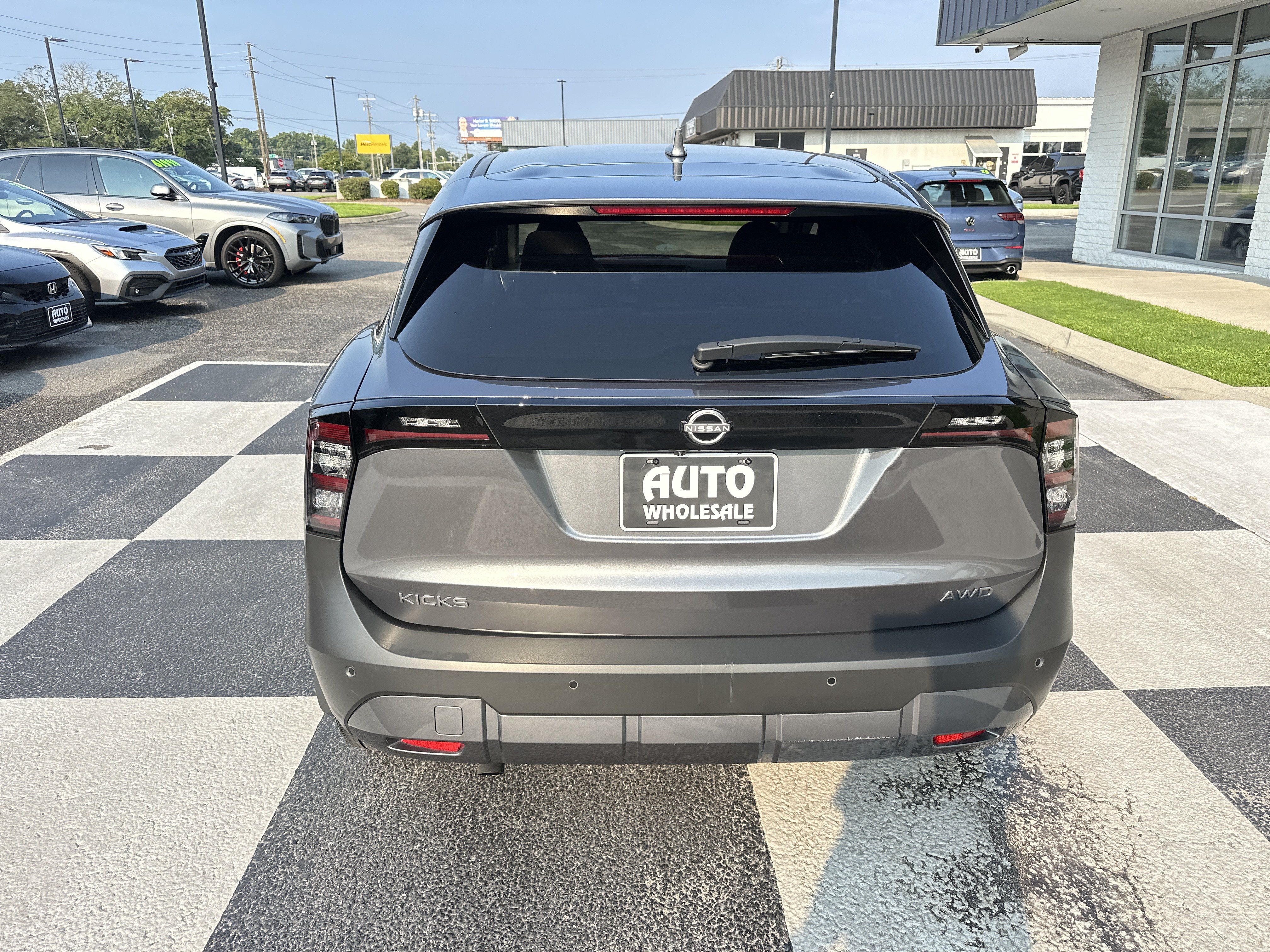 Used 2025 Nissan Kicks SV AWD/4WD image 4