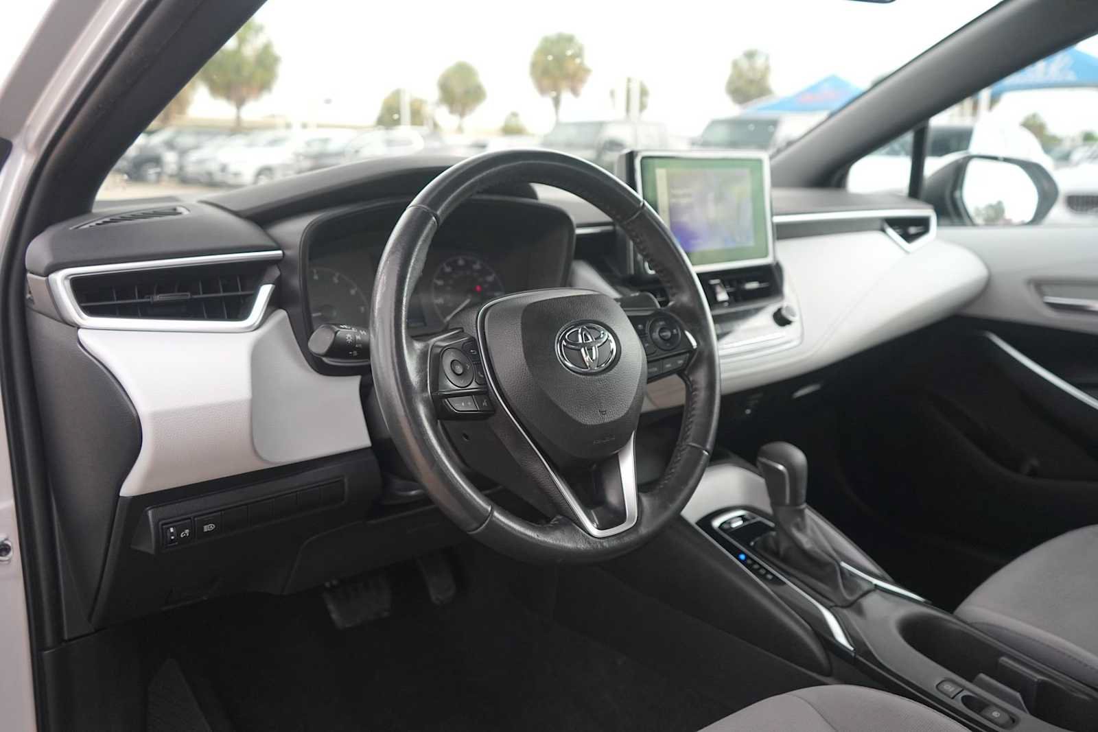 Used 2024 Toyota Corolla SE FWD image 2
