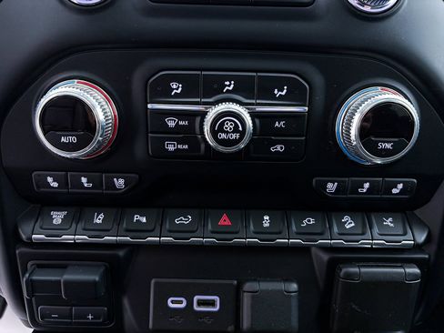 Used 2022 GMC Sierra 3500 Denali w/ Denali Ultimate Package image 41